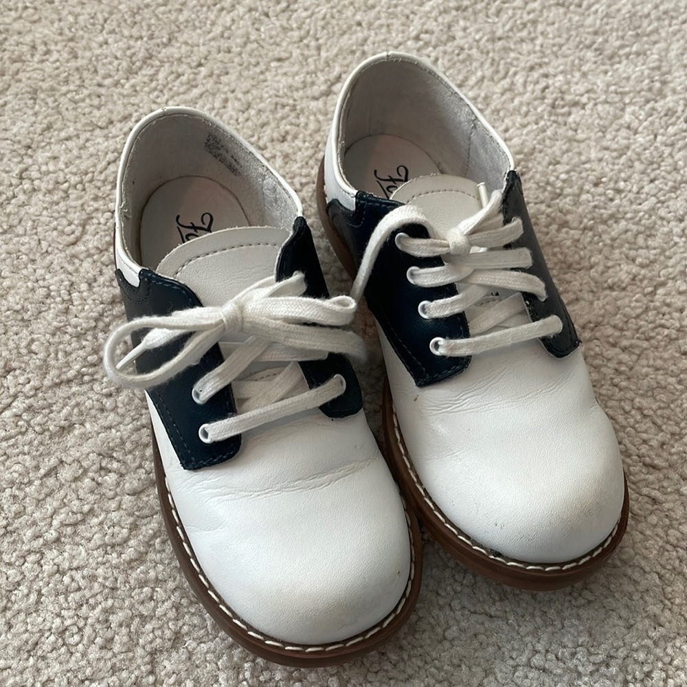 Footmates boys 9.5 saddle shoes